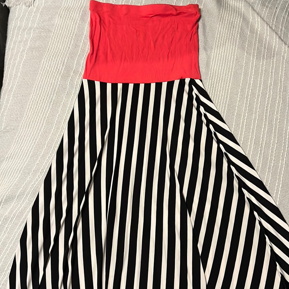 Stunning maxi with an orange top and flowing black & white stripe skirt size S